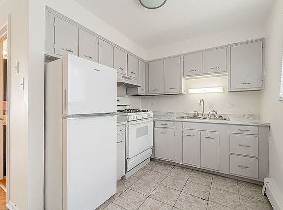 5th image of 12619 S Lincoln St APT 202