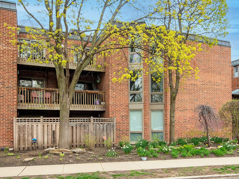 1st image of 2045 N Larrabee St APT 7202