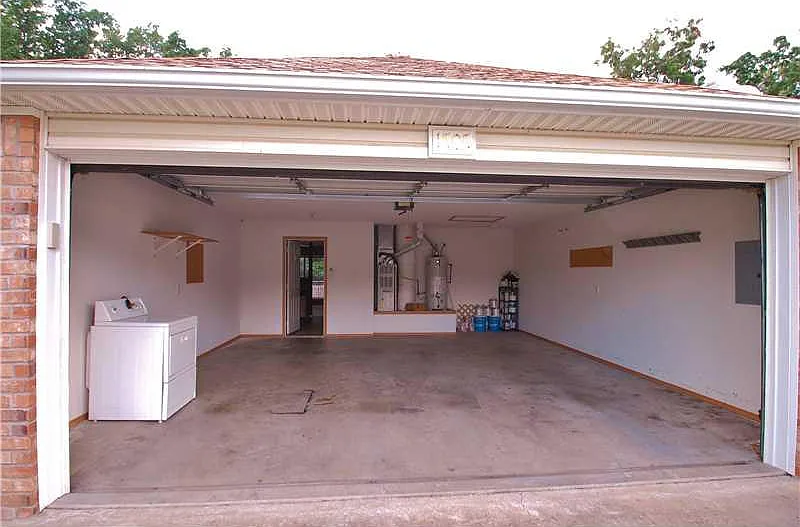 3 bed, 1165 sqft, $1,575 — Photo 4