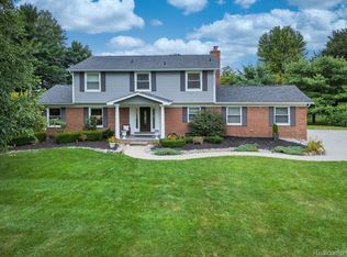 153 Aintree Rd, Rochester, MI 48306