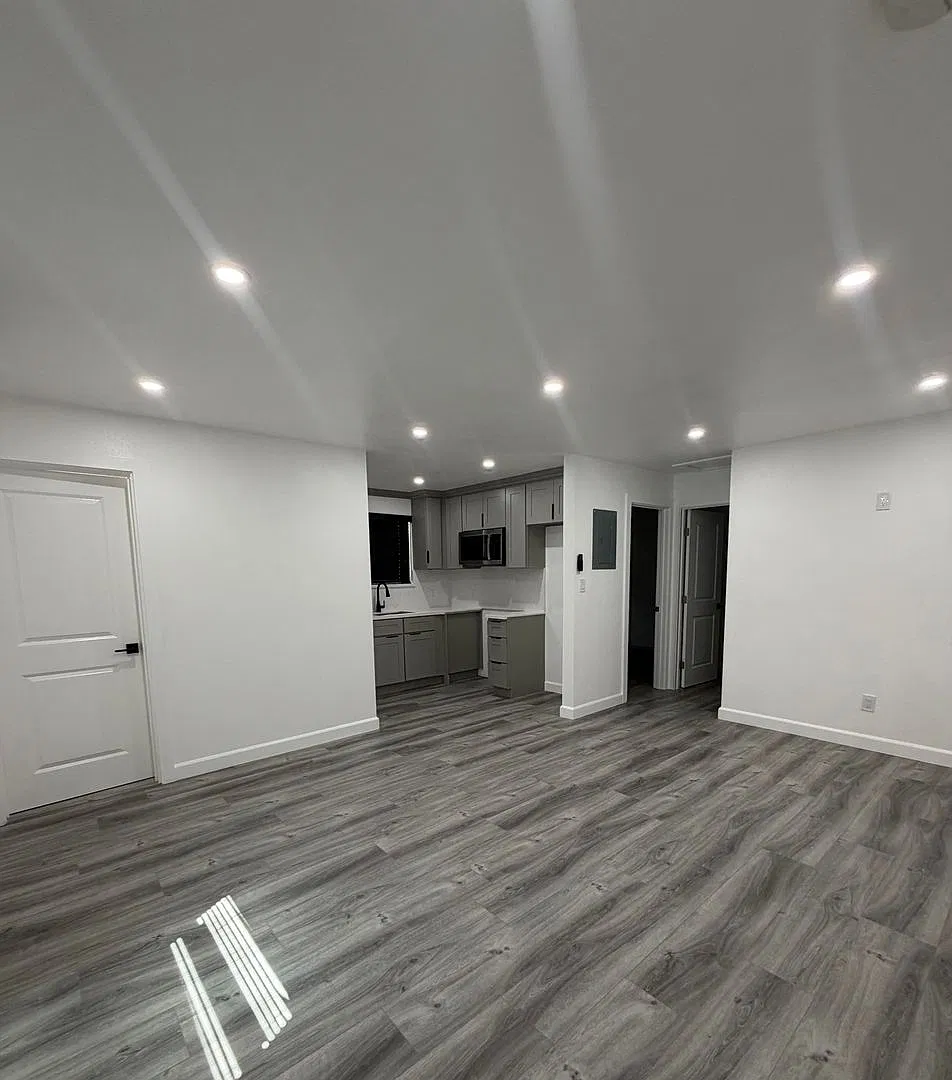 Beautifully remodeled 2-bedroom, 1-bathroom back house in the heart of Compton! — Photo 4