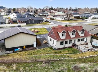 1003 S Henry Rd, Greenacres, WA 99016