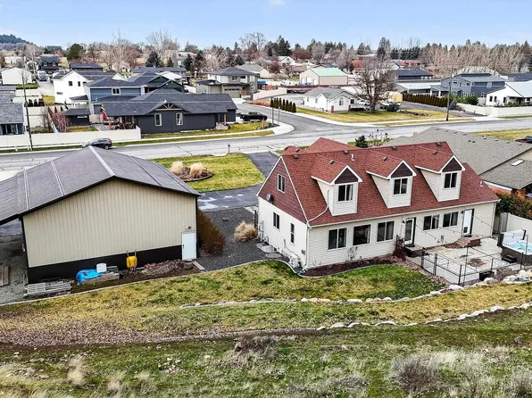 1003 S Henry Rd, Greenacres, WA 99016