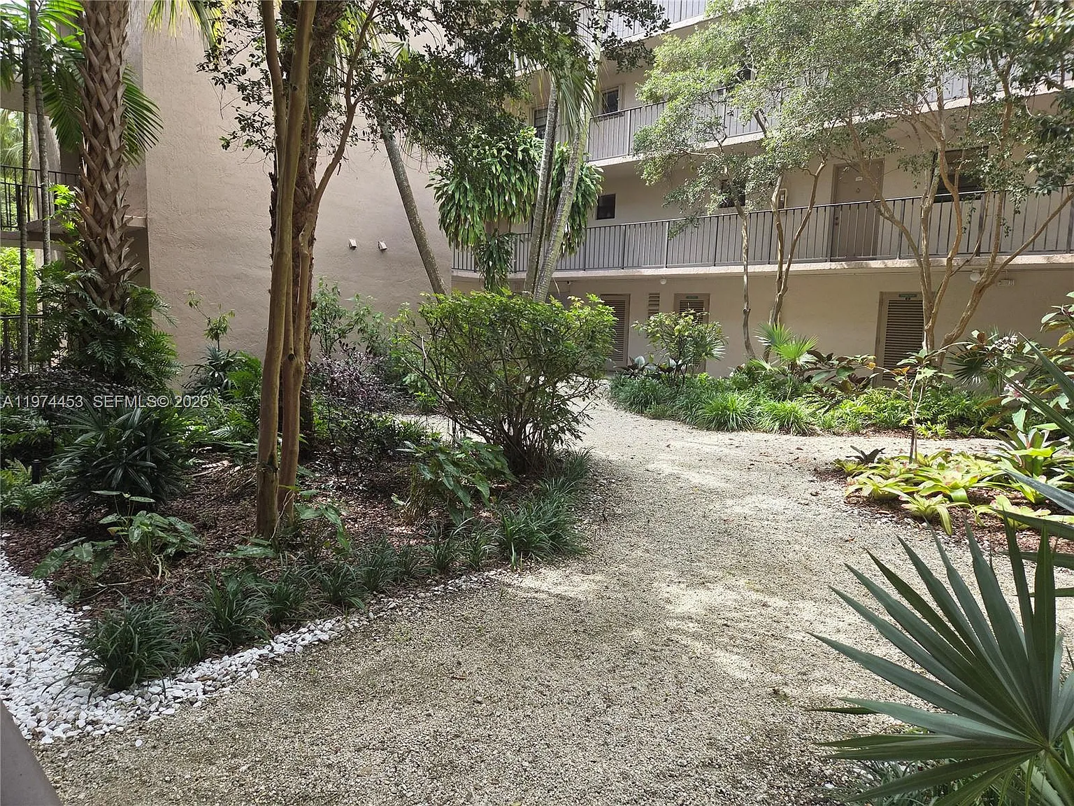 Briarwinds Condo Ph 1 — Photo 2