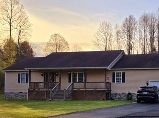 692 Ashley Ln, Summersville, WV 26651