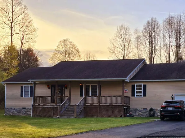 692 Ashley Ln, Summersville, WV 26651