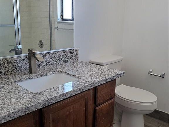 5th image of 3176 Carmelita Cir