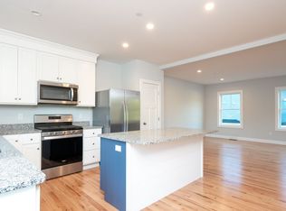 2 Laurens Dr #17, South Berwick, ME 03908