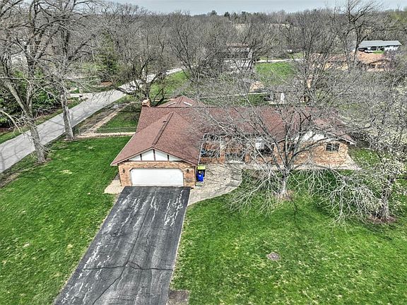 3rd image of 1740 Illini Dr