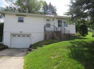 118 Highland Ave, Iron Ridge, WI 53035