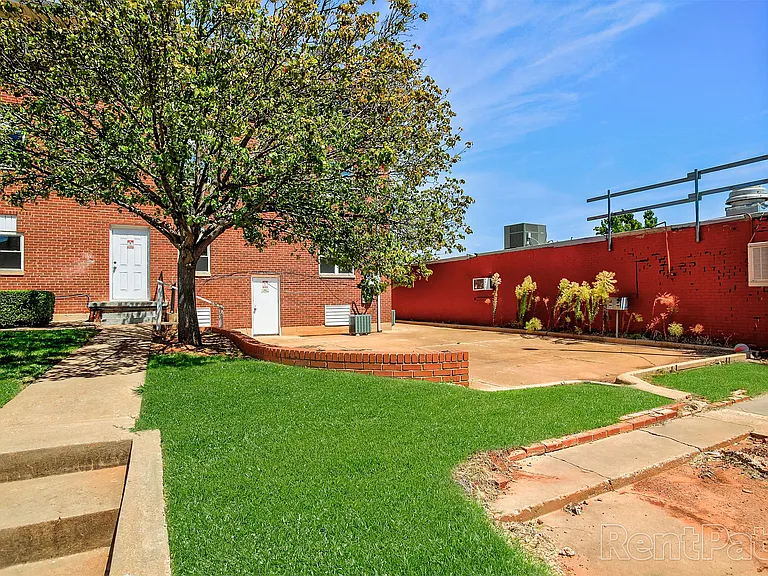 1722 N Lindsay Ave #3 — Photo 12