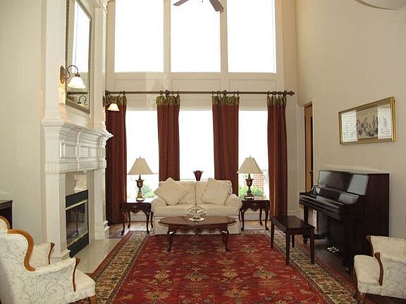 5th image of 708 Sussex Ct