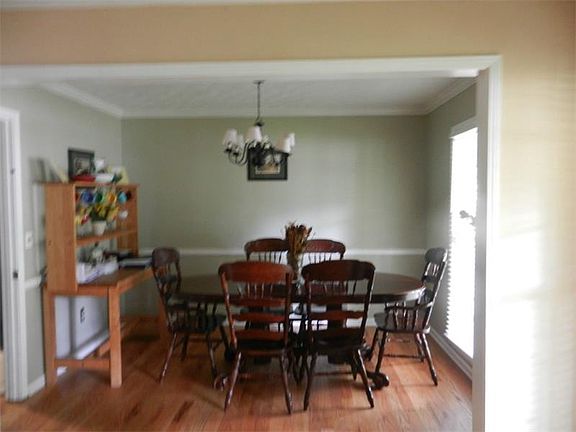 5th image of 272 King Arthur Dr
