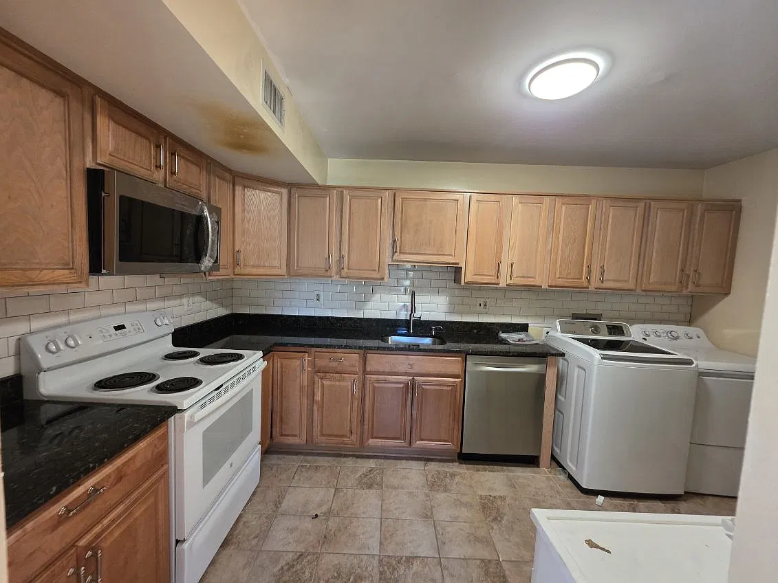 2 bed, 1109 sqft, $2,200 — Photo 2
