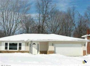 10138 Peachtree Dr, Strongsville, OH