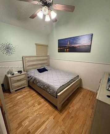 3rd image of 2560 Azalea Ave #2560