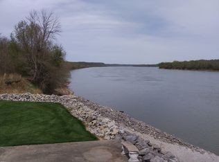 7202 Longview Beach Rd, Jeffersonville, IN 47130