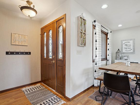 3rd image of 506 1st Ave E