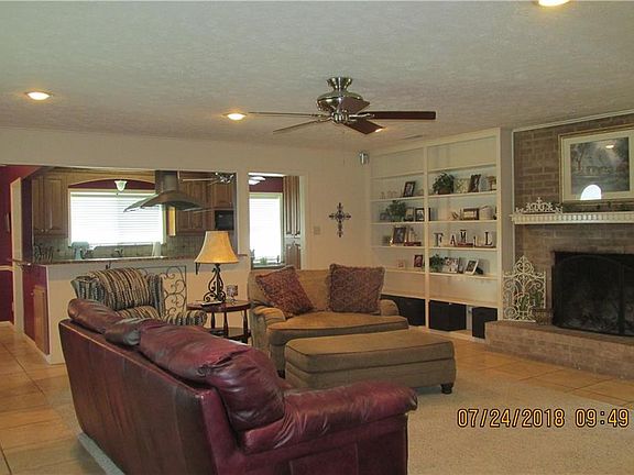 3rd image of 2409 Wellington Dr