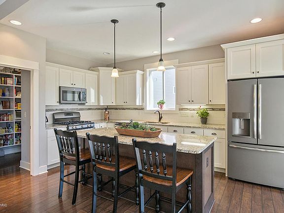 2nd image of 3848 Preserve Dr NE