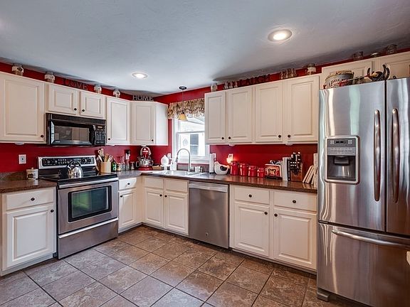 4th image of 75 Hazen Rd #A