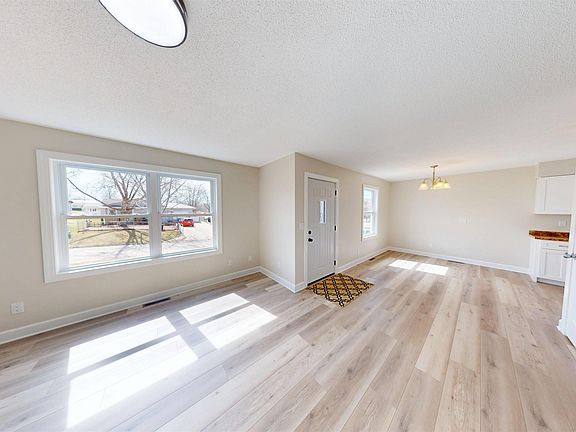 3rd image of 1105 W Adams Ave