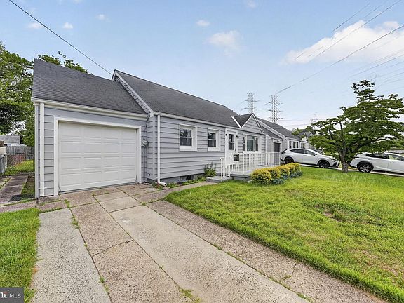 3rd image of 520 Randall Ave