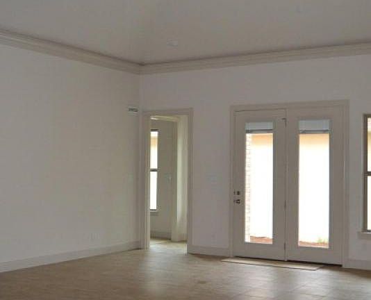 5th image of 2221 Club House Ln