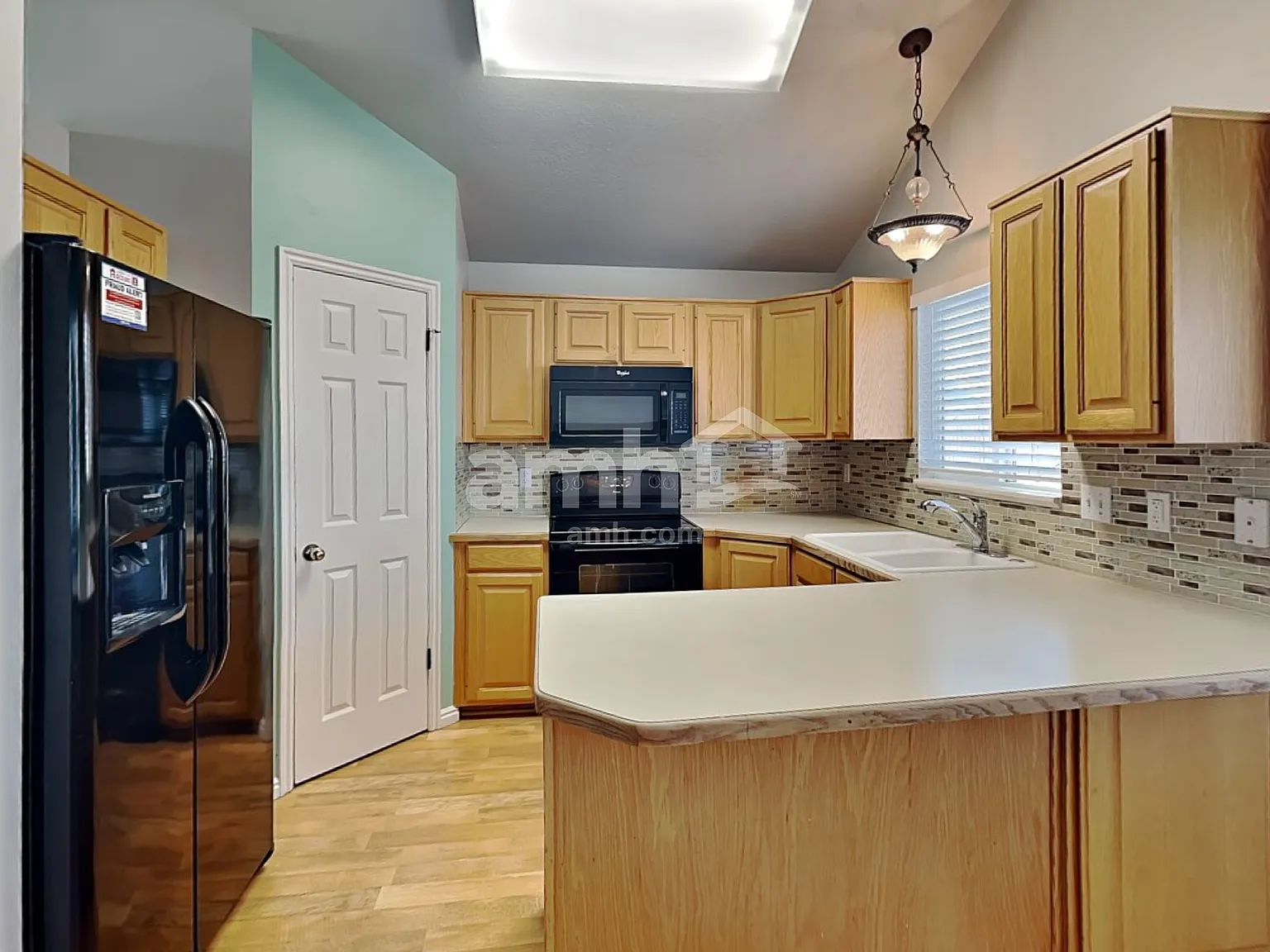 4 bed, 3.5 bath, 1880 sqft, $2,520 — Photo 3