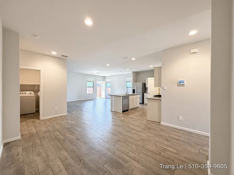 8636 Centerboard Ln — Photo 3