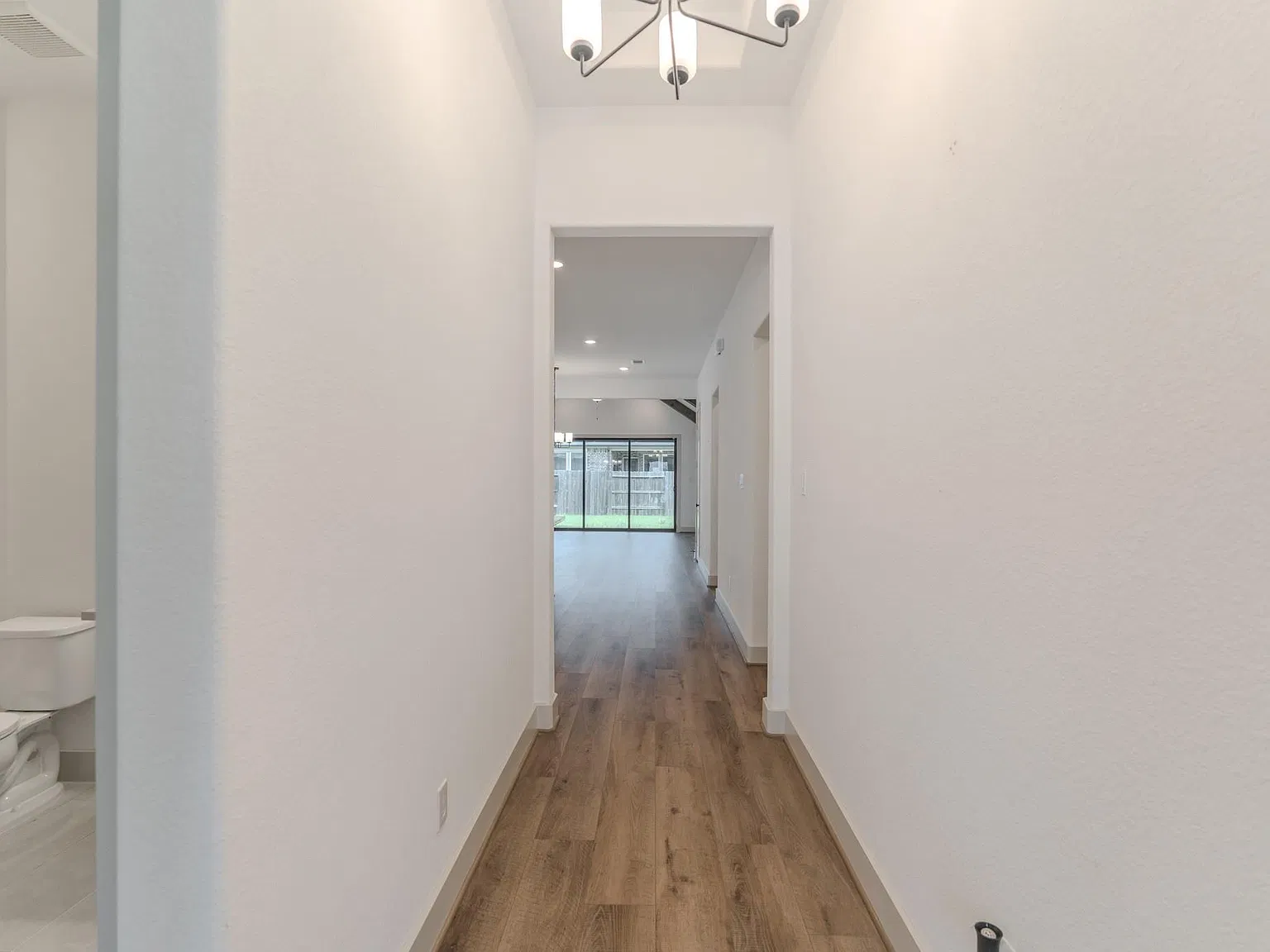 4 bed, 3.0 bath, 1955 sqft, $3,250 — Photo 4