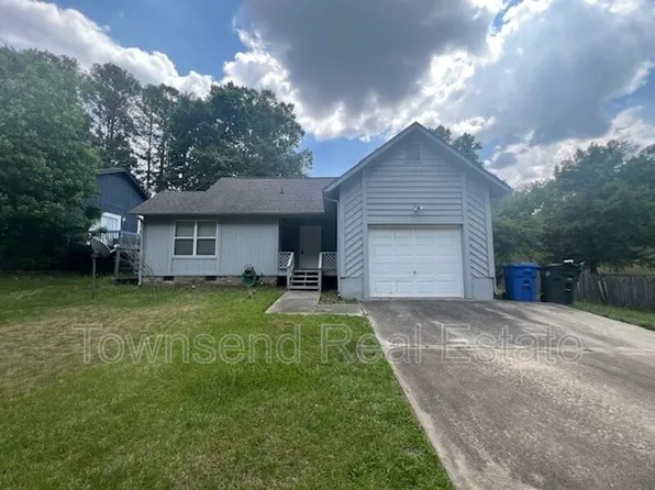 5831 Waters Edge Dr, Fayetteville, NC 28314