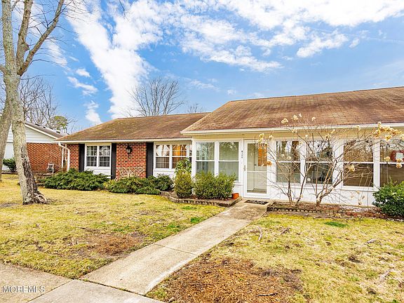 2nd image of 812A Dumbarton Drive