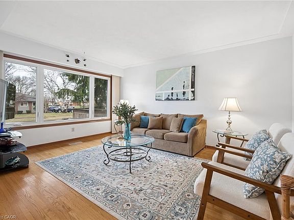 4th image of 228 Kenneth Ave