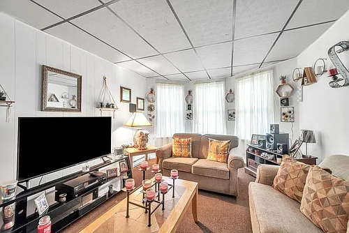 649 S Summer St Photo 1