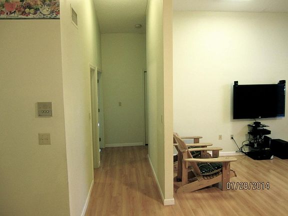 Hallway to bedrroms