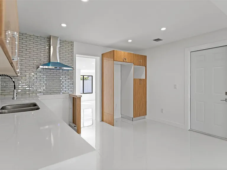 1524 SW 32nd Ct — Photo 15