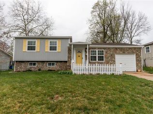 9111 W 100th St, Overland Park, KS 66212