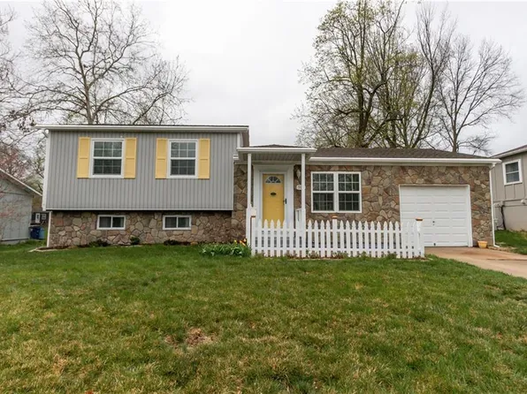 9111 W 100th St, Overland Park, KS 66212