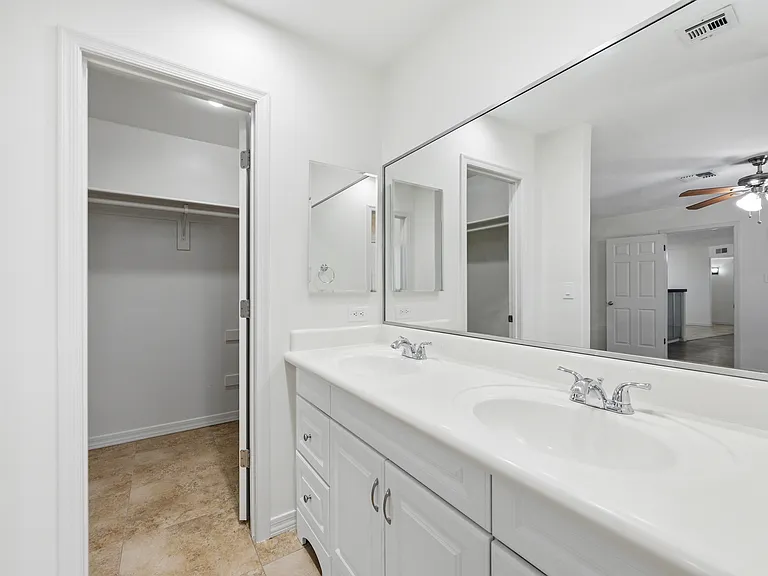 3902 W Surrey Ave — Photo 15