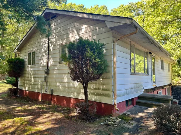 2439 N Lakeshore Dr, Ludington, MI 49431