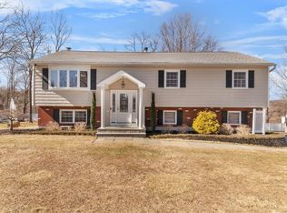 3235 Kip Ct, Yorktown Heights, NY 10598