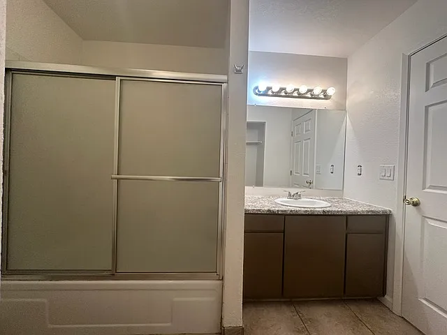 2 bed, 925 sqft, $1,750 — Photo 3