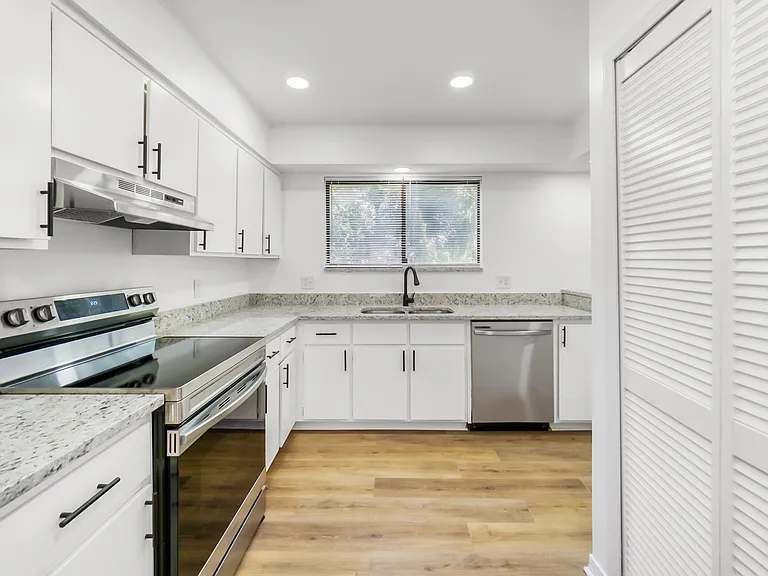1304 E Magnolia Cir #1306 — Photo 7