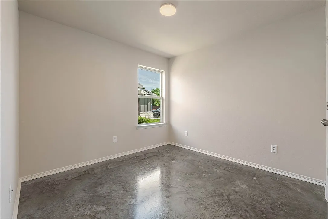 3 bed, 1290 sqft, $1,850 — Photo 3