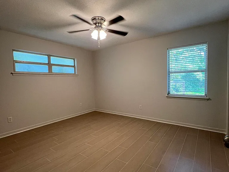 2819 Lawnwood Dr — Photo 9