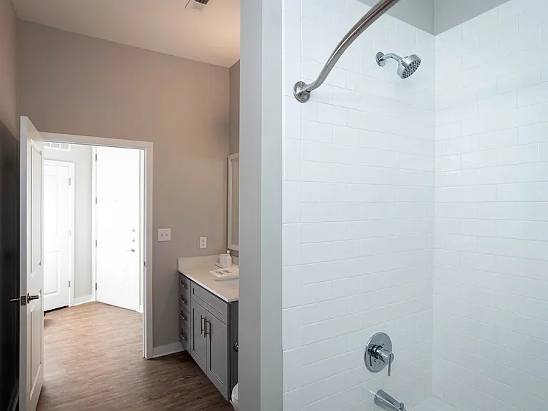 One Riverside Apartments — Photo 13