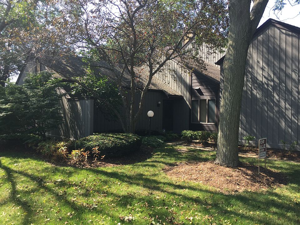 Side view of entrance.