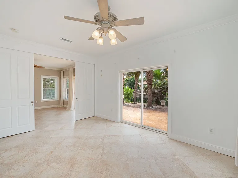 272 Calusa Blvd — Photo 32
