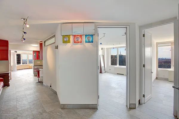 Sold by Luxury Habitat | media 3